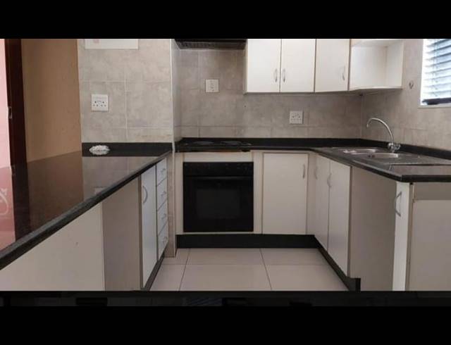 2 BEDROOM DUPLEX FOR SALE IN BASSONIA ROCK